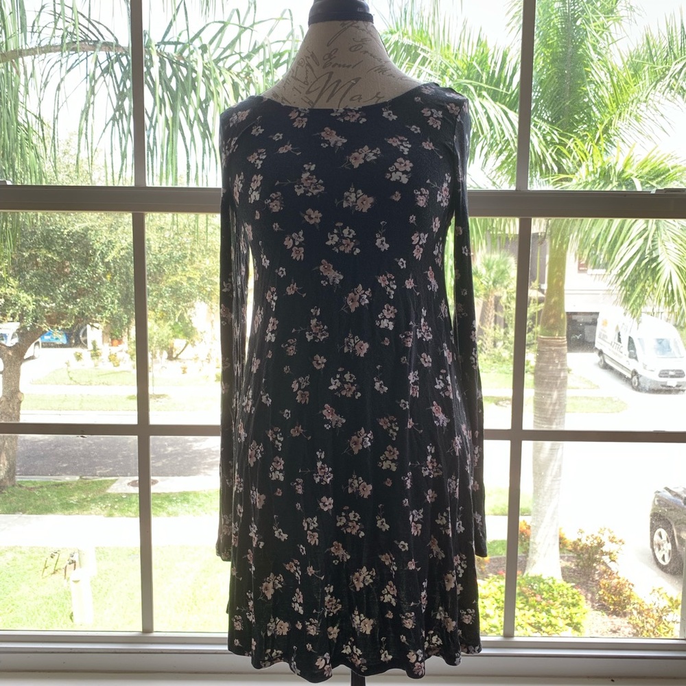 Black Floral Long-Sleeve dress